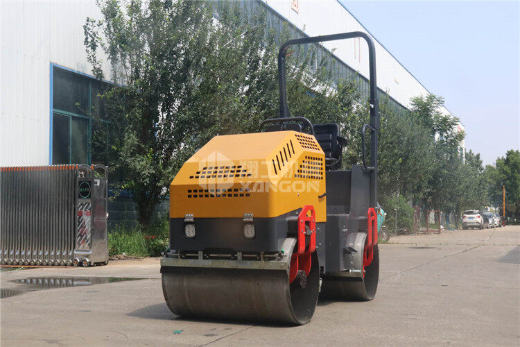 小型壓路機(jī)輪胎如何防老化？保養(yǎng)比什么都重要